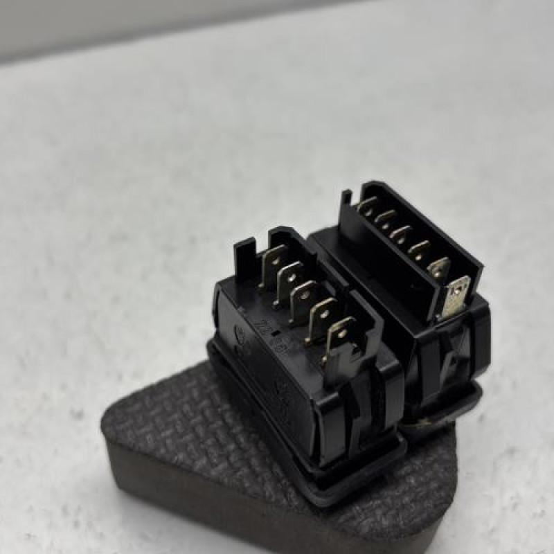 Interrupteur de leve vitre avant gauche RENAULT CLIO 1 Photo n°2