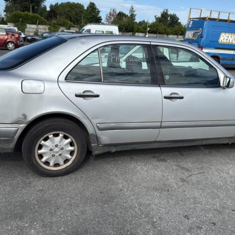 Neiman MERCEDES CLASSE E 210 Photo n°11