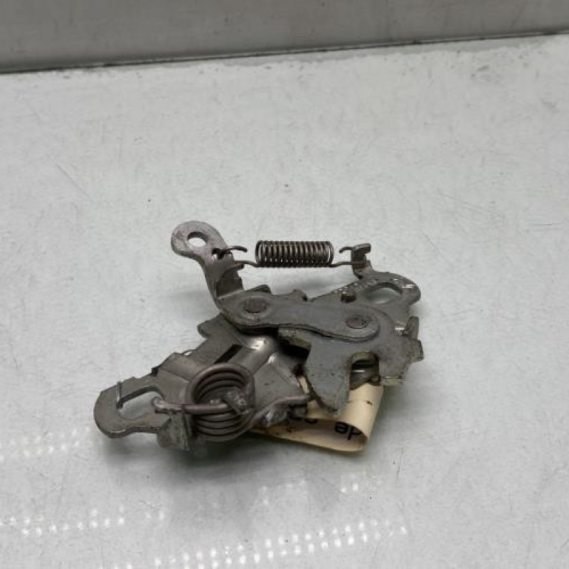 Fermeture de capot PEUGEOT 208 1 Photo n°1