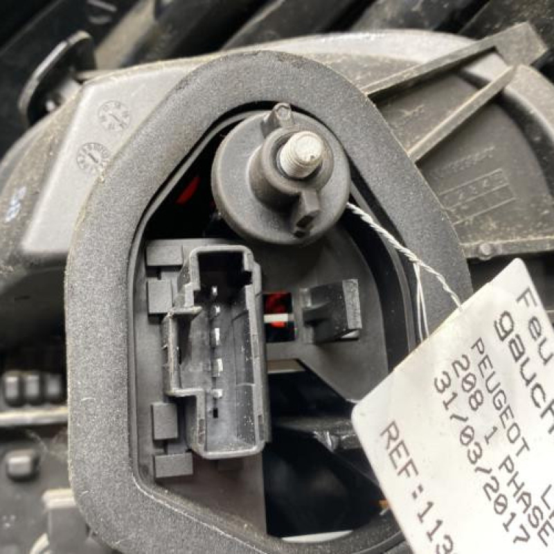 Feu arriere principal gauche (feux) PEUGEOT 208 1 Photo n°3