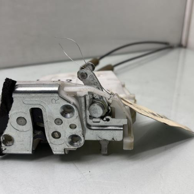 Serrure arriere droit SUZUKI SWIFT 3 Photo n°1