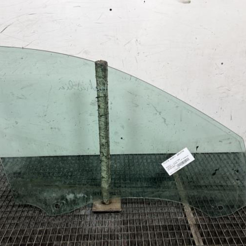 Vitre avant gauche RENAULT LAGUNA 2 Photo n°4