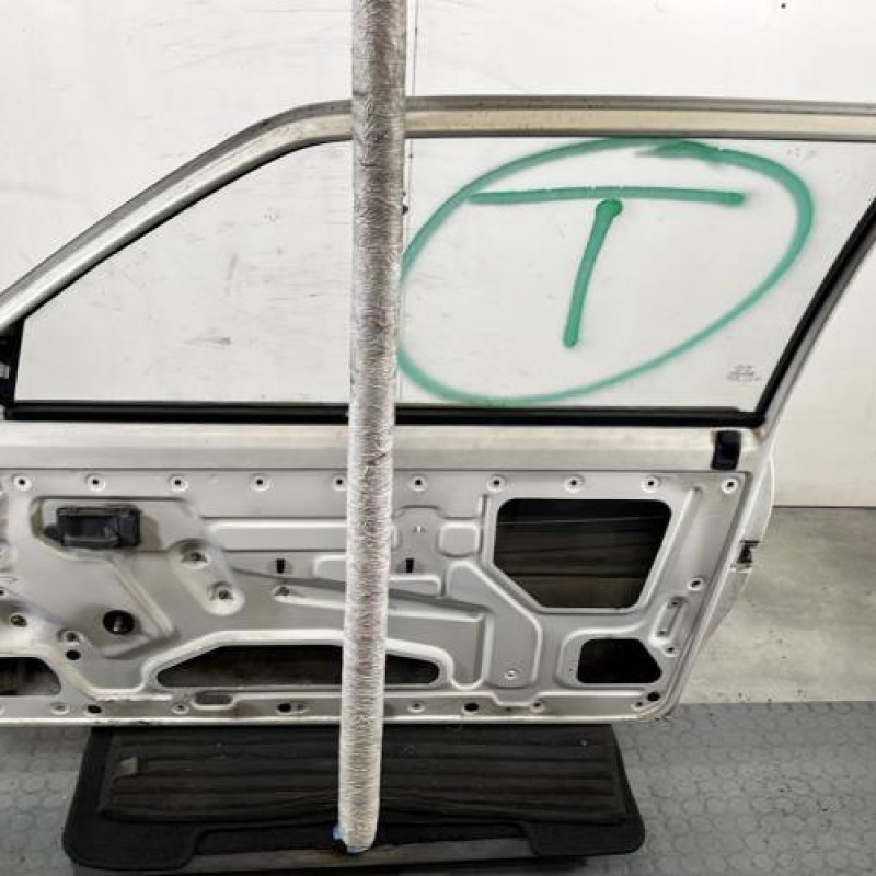 Porte avant droit PEUGEOT 205 Photo n°8