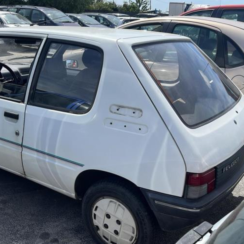 Porte avant droit PEUGEOT 205 Photo n°15