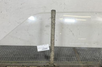 Vitre avant gauche PEUGEOT 205 Photo n°1