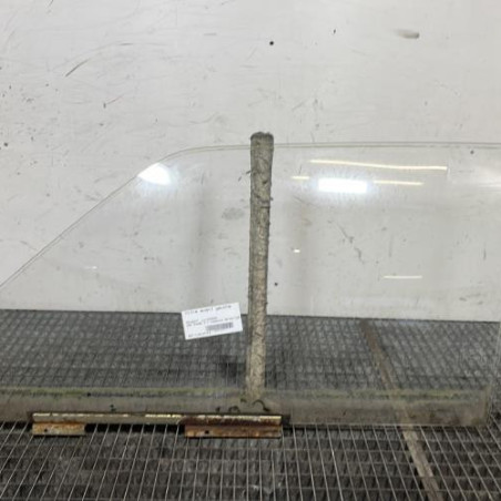 Vitre avant gauche PEUGEOT 205 Photo n°1