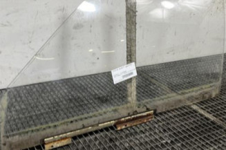 Vitre avant gauche PEUGEOT 205