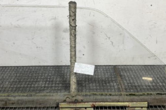 Vitre avant gauche PEUGEOT 205