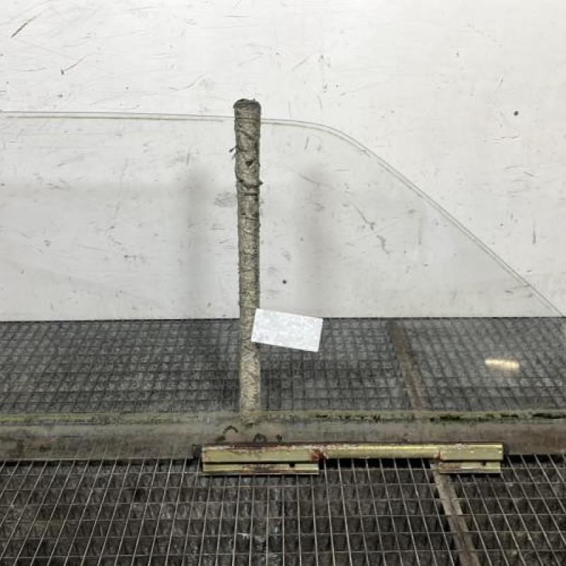 Vitre avant gauche PEUGEOT 205 Photo n°4