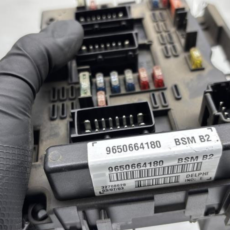 Boitier servitude moteur (BSM) PEUGEOT 206 Photo n°2