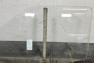 Vitre avant gauche PEUGEOT 106 Photo n°1