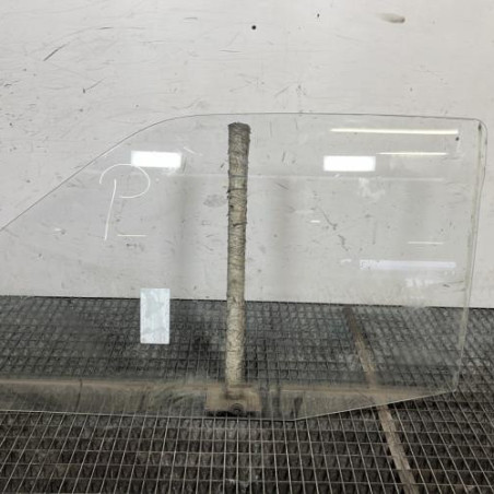 Vitre avant gauche PEUGEOT 106 Photo n°1