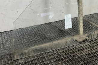 Vitre avant gauche PEUGEOT 106