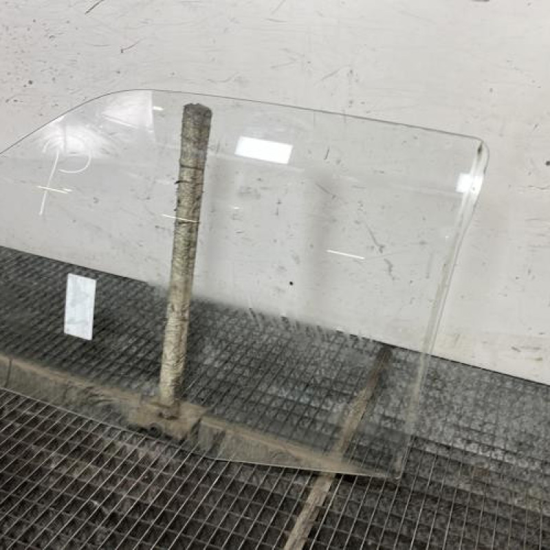 Vitre avant gauche PEUGEOT 106 Photo n°3