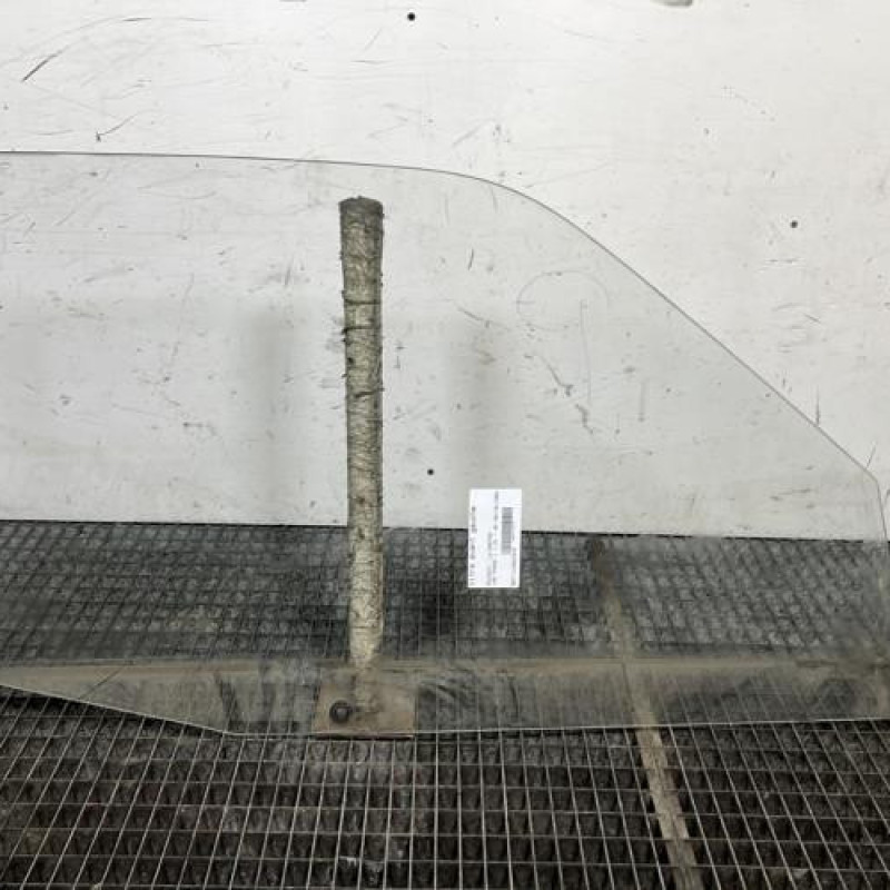 Vitre avant gauche PEUGEOT 106 Photo n°4