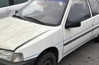 Vitre avant gauche PEUGEOT 106