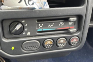 Vitre avant gauche PEUGEOT 106