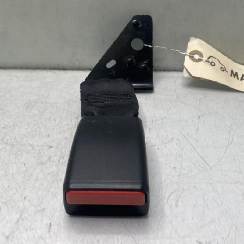 Attache ceinture arriere droit PEUGEOT 208 1 Photo n°1