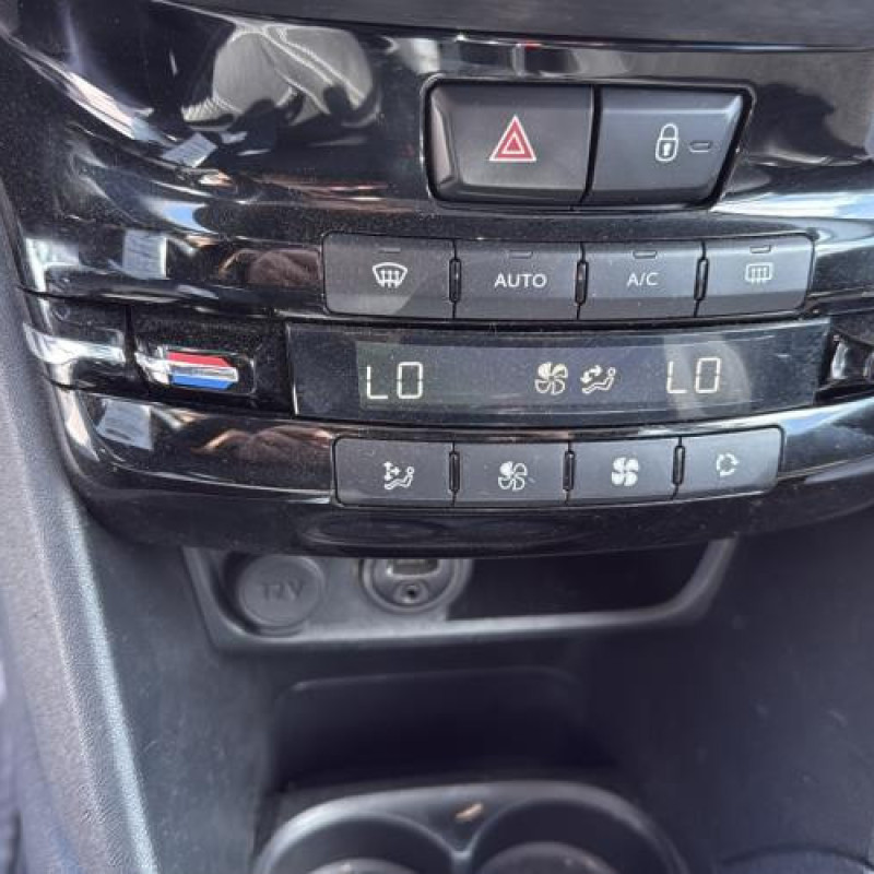 Attache ceinture arriere droit PEUGEOT 208 1 Photo n°19