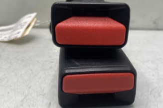 Attache ceinture arriere gauche PEUGEOT 208 1
