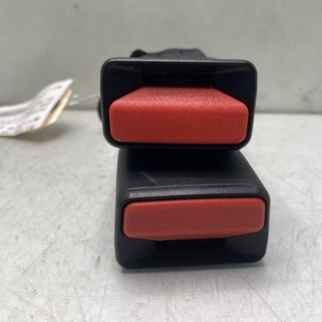 Attache ceinture arriere gauche PEUGEOT 208 1