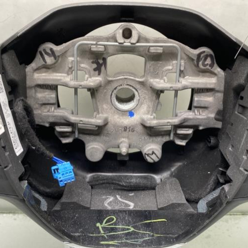 Volant PEUGEOT 208 1 Photo n°3