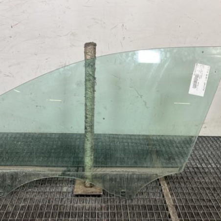 Vitre avant gauche AUDI A4 3 Photo n°1