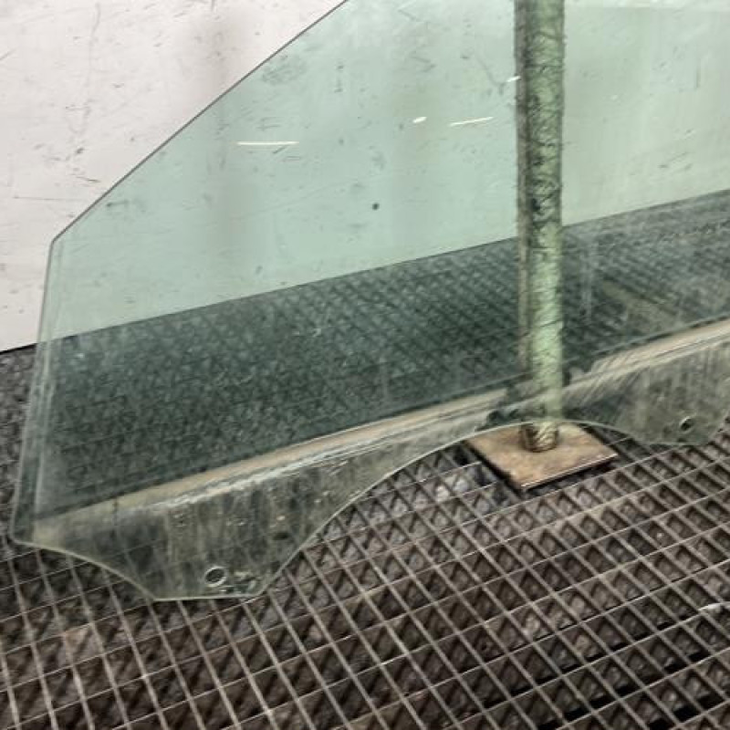 Vitre avant gauche AUDI A4 3 Photo n°2