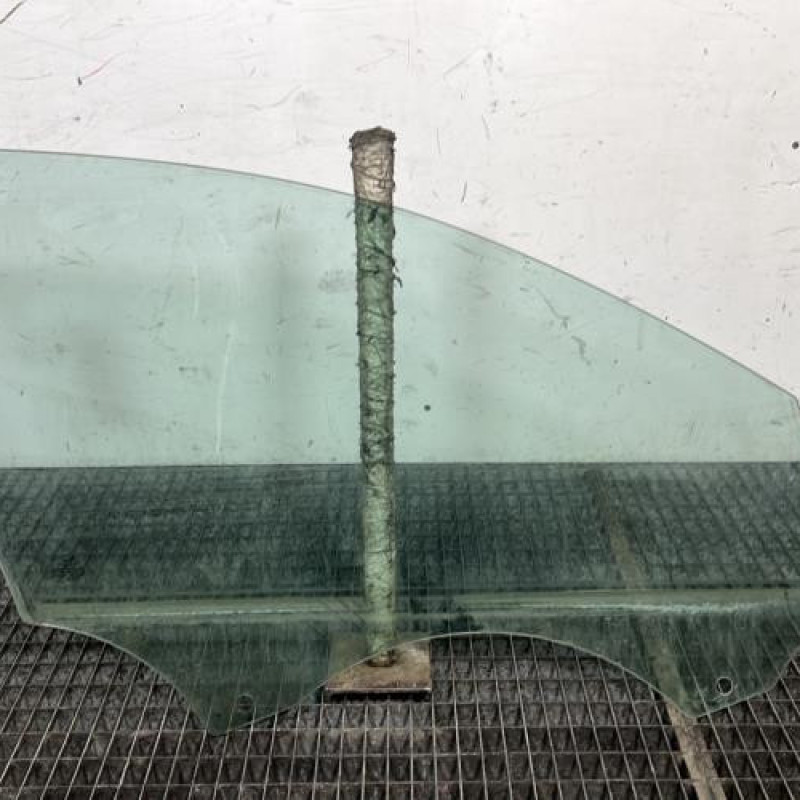 Vitre avant gauche AUDI A4 3 Photo n°4