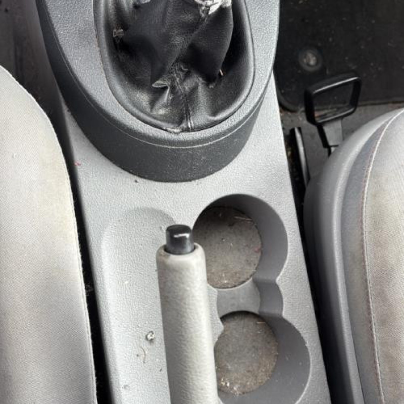 Boitier filtre a air VOLKSWAGEN CADDY 3 Photo n°16