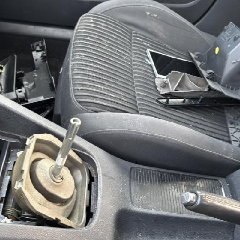 Reservoir essence VOLKSWAGEN GOLF 5 Photo n°16