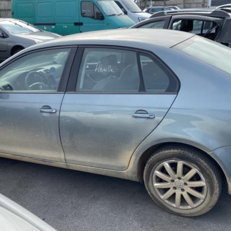 Boitier filtre a air VOLKSWAGEN JETTA 3 Photo n°18