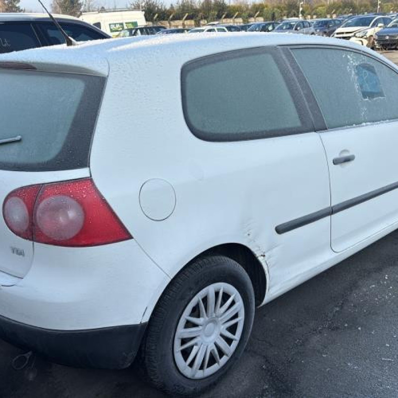 Boitier filtre a air VOLKSWAGEN GOLF 5 Photo n°3