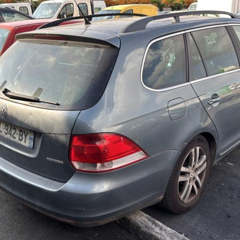 Malle/Hayon arriere VOLKSWAGEN GOLF 5 Photo n°3