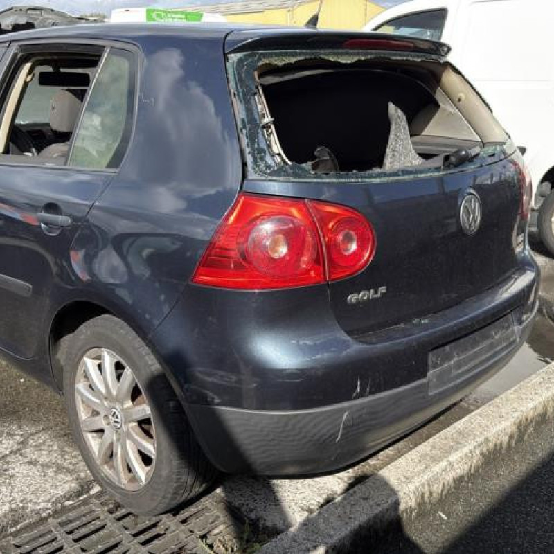 Pivot de moyeu arriere gauche VOLKSWAGEN GOLF 5 Photo n°4