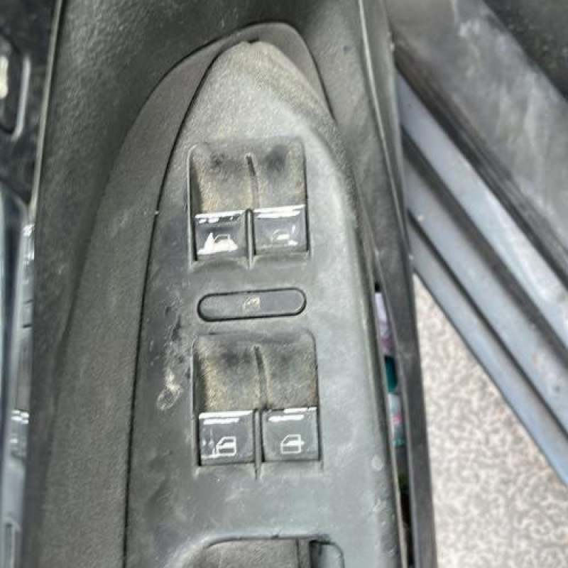 Etrier arriere gauche (freinage) VOLKSWAGEN TOURAN 1 Photo n°9