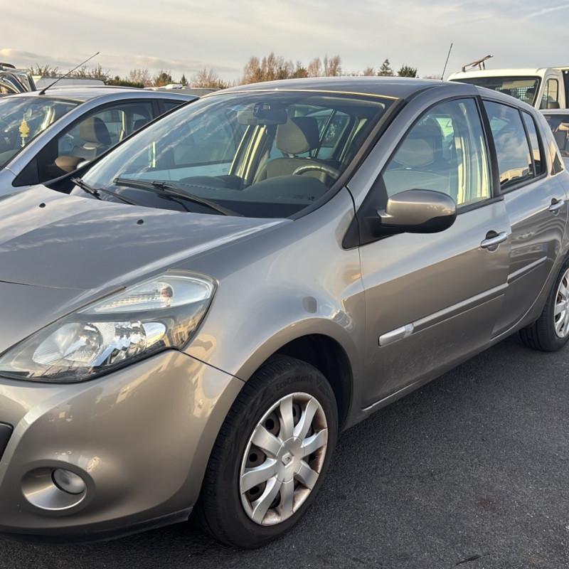 RENAULT CLIO 3 PHASE 1 1.5 DCI - 8V TURBO Photo n°1