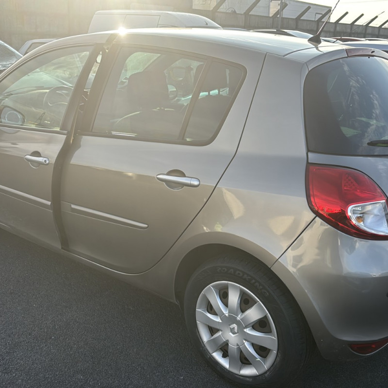 RENAULT CLIO 3 PHASE 1 1.5 DCI - 8V TURBO Photo n°4