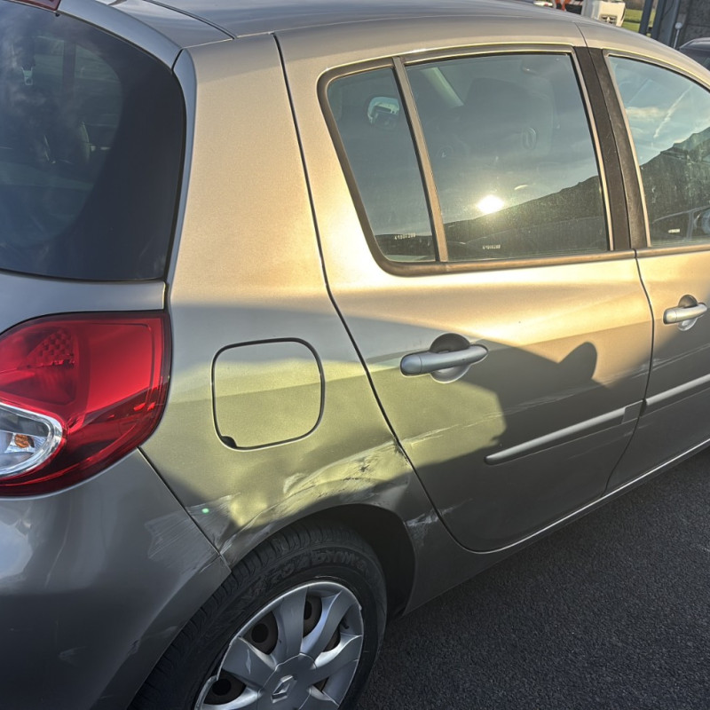 RENAULT CLIO 3 PHASE 1 1.5 DCI - 8V TURBO Photo n°7