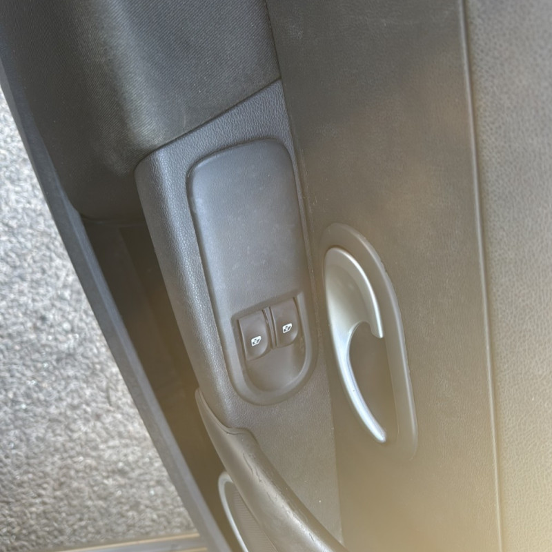 RENAULT CLIO 3 PHASE 1 1.5 DCI - 8V TURBO Photo n°10