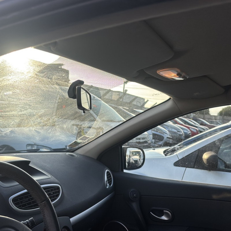 RENAULT CLIO 3 PHASE 1 1.5 DCI - 8V TURBO Photo n°14