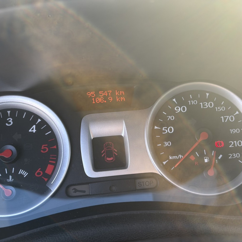 RENAULT CLIO 3 PHASE 1 1.5 DCI - 8V TURBO Photo n°15