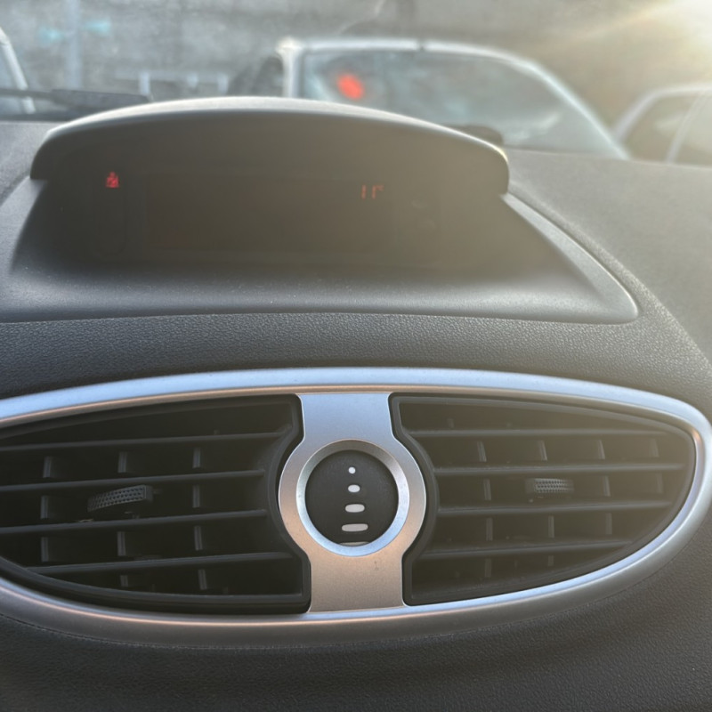 RENAULT CLIO 3 PHASE 1 1.5 DCI - 8V TURBO Photo n°17