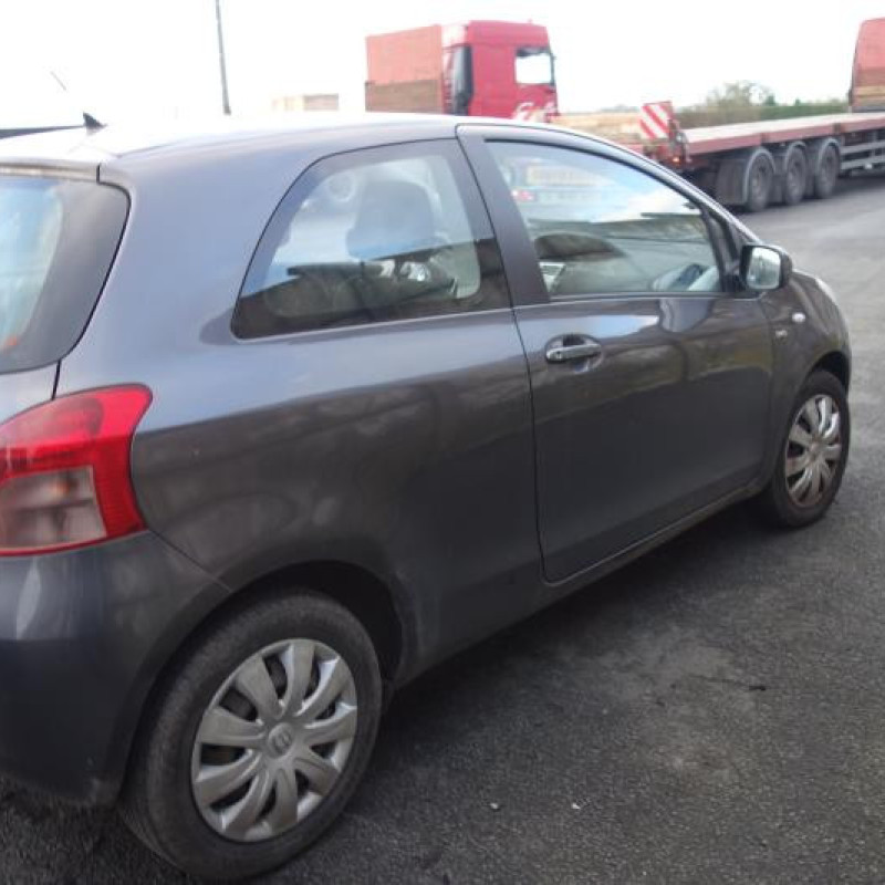 Reservoir essence TOYOTA YARIS 2 Photo n°8