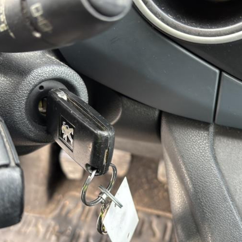 Boitier air bag PEUGEOT PARTNER 2 Photo n°17