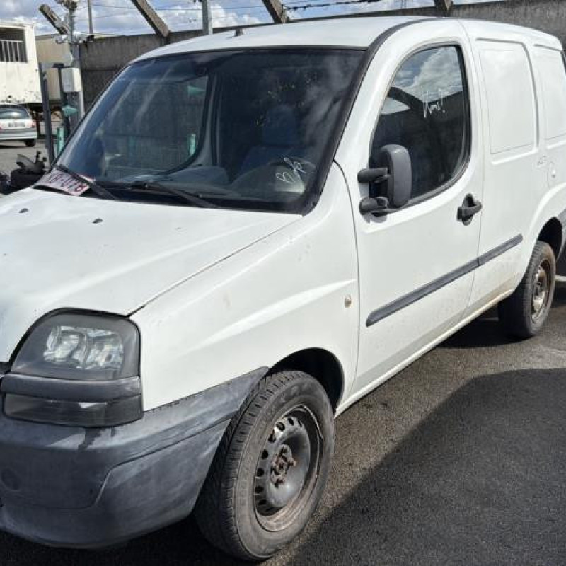 Pare choc arriere FIAT DOBLO 2 Photo n°7