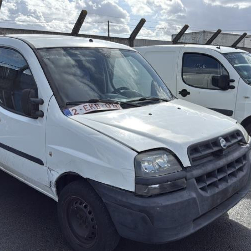Pare choc arriere FIAT DOBLO 2 Photo n°8
