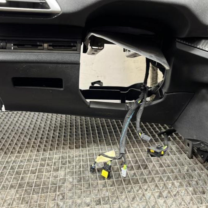 Planche de bord complete PEUGEOT 5008 2 Photo n°4