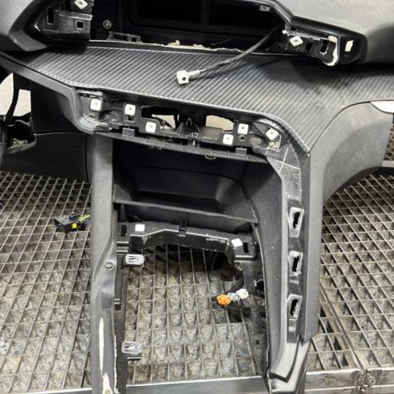 Planche de bord complete PEUGEOT 5008 2 Photo n°6