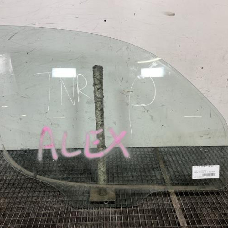 Vitre avant droit FIAT DOBLO 2 Photo n°1